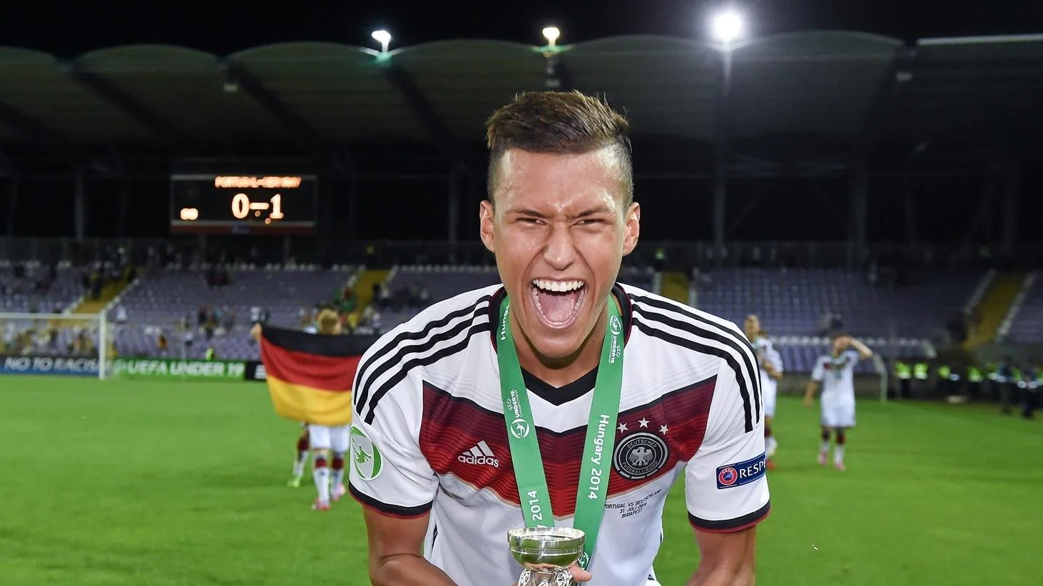 Davie Selke Forward Jerman DFB temp