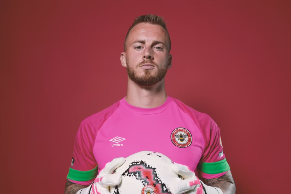 Mark Flekken Brentford Bayer Leverkusen temp