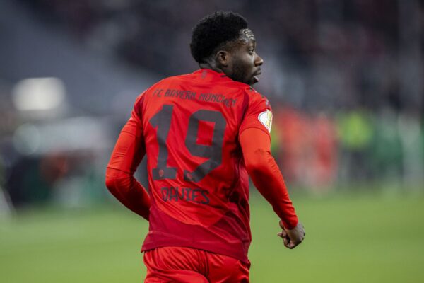 Alphonso Davies Pencarian Bayern Munich temp