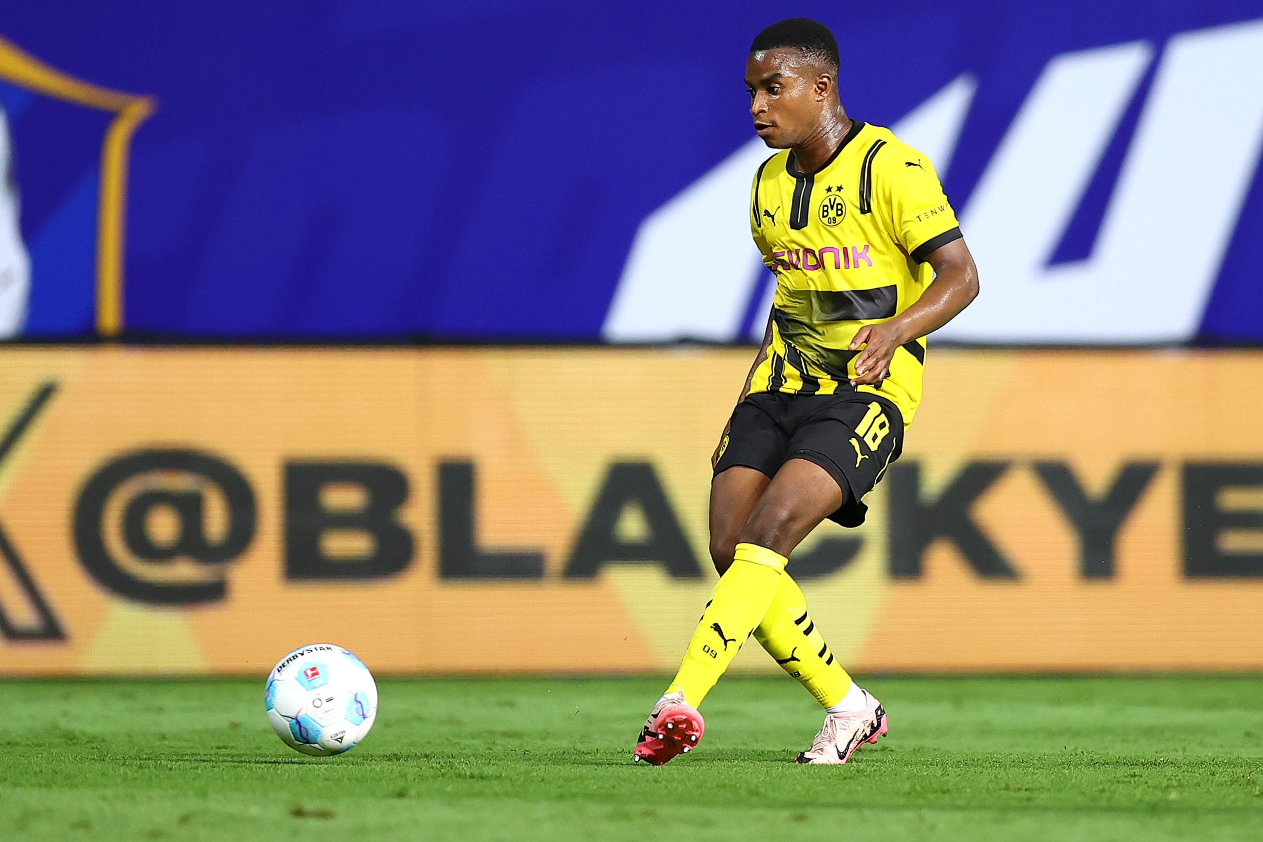 Tujuan Baru Sang Bintang Muda Youssoufa Moukoko