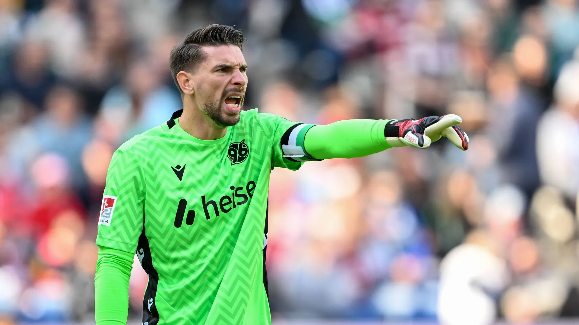 Mentalitas Juara Ron-Robert Zieler