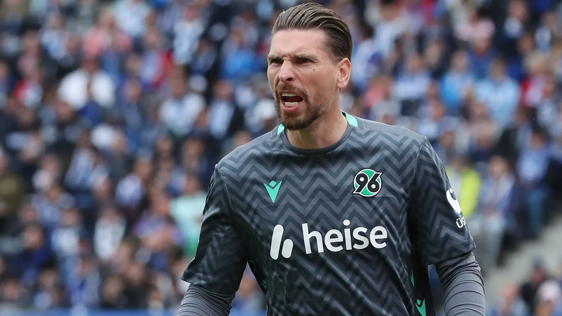 Ron-Robert Zieler: Seorang Veteran Penjaga Gawang